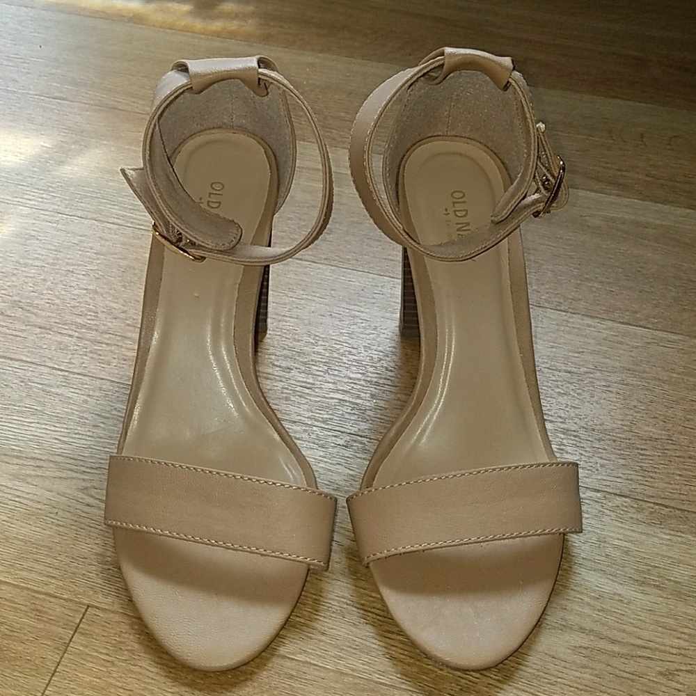 Like new! Nude block heel